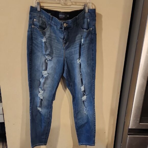 Torrid Distressed Denim Skinny Jeans Size 20S - Picture 1 of 3